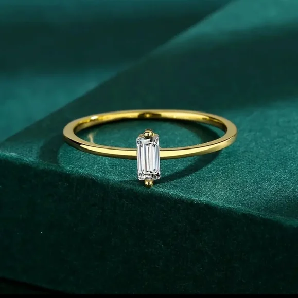 Gorgeous and Elegant 925 Sterling Silver Ring for Her. - Picture 2 of 6